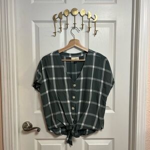 Universal Thread Green and White Short Sleeve Button Down Shirt w/ Tie Front